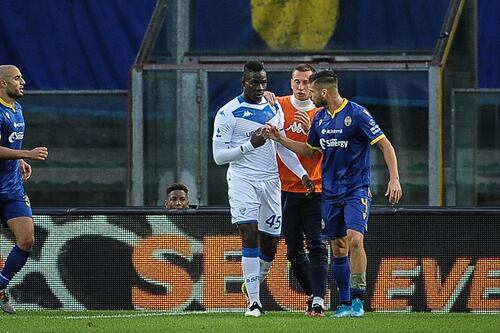 Ululati a Balotelli, parla il capo ultrà: "Ha infamato Verona, vuole andare in tv"