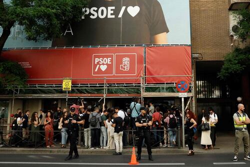 Spagna, la Guardia Civil nella sede del partito socialista: l'inchiesta che terremota Sanchez