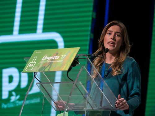 La bomba di De Bortoli: "Così la Boschi voleva salvare la banca di papà..."