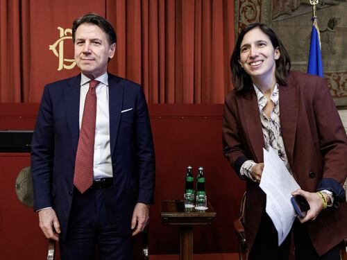 Sardegna, Todde non vuole Conte e Schlein. Leader azzerati