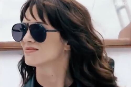 Asia Argento saluta Lodo Guenzi e lo chiama "biondino"