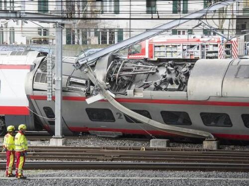 A Lucerna deraglia treno partito da Milano, 7 feriti