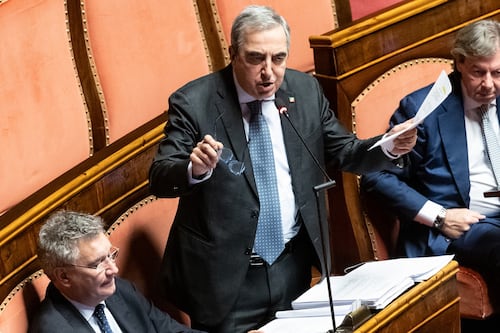 Ddl antisemitismo, protesta con lo slogan “no alla norma-bavaglio”. Gasparri: iniziativa grave