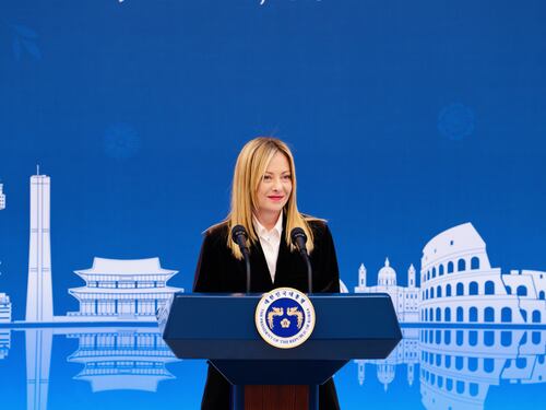 Altro che isolamento: Meloni e la diplomazia "a geometrie variabili"