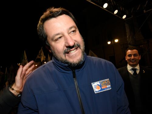 Salvini si schianta sul muro rosso