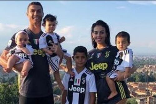 CR7 posta la foto coi figli. In dieci minuti fa 1 milione di like