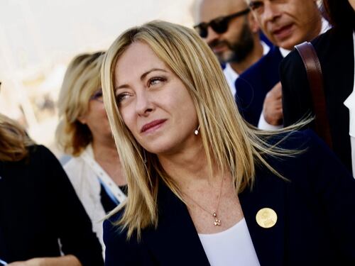 Meloni a Bruxelles con la manovra promossa: "Commissione Ue conferma ottimo lavoro"