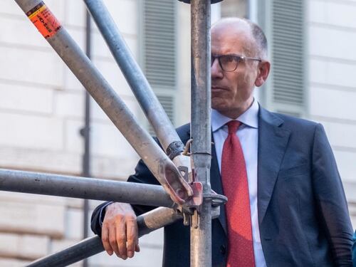 Sondaggi, studio riservato terrorizza il Pd: cosa c'è dietro il "voto utile" di Letta