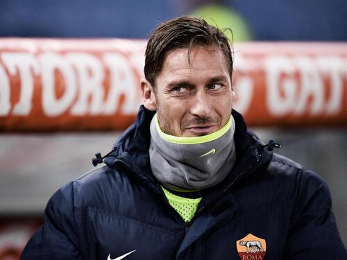 "Totti famoso solo dentro al Raccordo". E lui scherza con i tifosi: GRA... zie mille