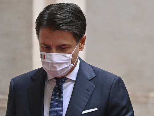 Crisi M5S sul doppio mandato. Giallo sull’uscita di Beppe Grillo dopo le promesse di Giuseppe Conte