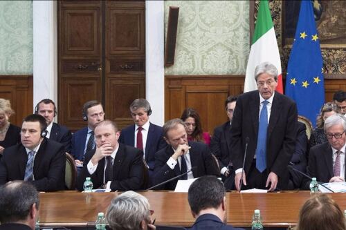 Gentiloni celebra l'Europa ma attacca: "Troppi ritardi su immigrazione ed economia"