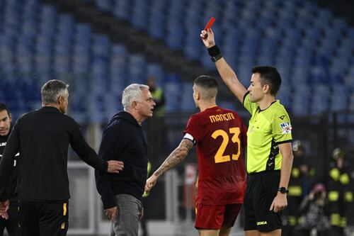"Minacce e offese all'arbitro". Mourinho squalificato per due giornate