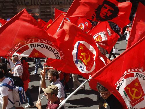 Rifondazione deposita le firme per non finire nel campo largo
