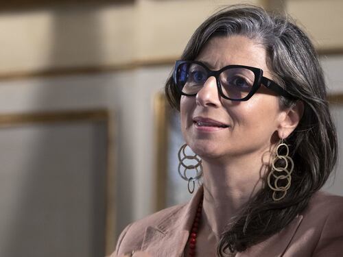 Francesca Albanese ora "forma" gli avvocati, la surreale lezione dell'inviata Onu pro Gaza