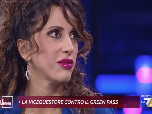 "Incompatibile con la Costituzione e illegittimo". A Non è l'Arena l'intervista al vicequestore contro il green pass