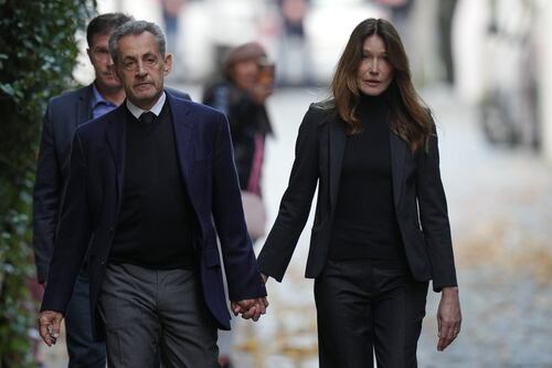 Parigi, sicurezza speciale per Sarkozy: protezione continua anche in cella