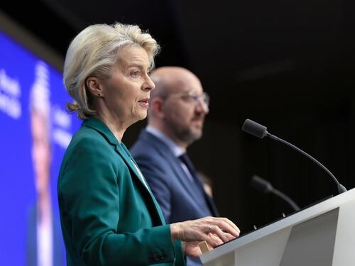 Pfizergate, l'obiettivo è Ursula ma ora serve fare chiarezza. Il punto di Paragone