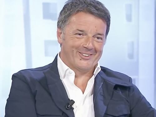 Renzi sul velluto a L'Aria che Tira: coltellate a Letta e M5s poi la serenata di Myrta Merlino