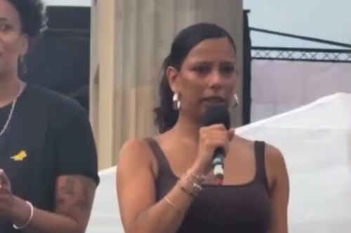 "Speravo che l'attentatore fosse un bianco cristiano". L'ultima follia degli attivisti woke