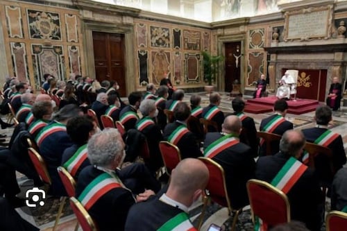 Vaticano, il Papa agli amministratori dell'Anci: "La politica promuova la pace sociale"