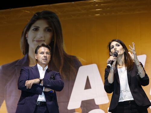 M5S, Virginia Raggi lancia la sfida a Giuseppe Conte. Ma secondo le regole sarebbe esclusa dalle elezioni