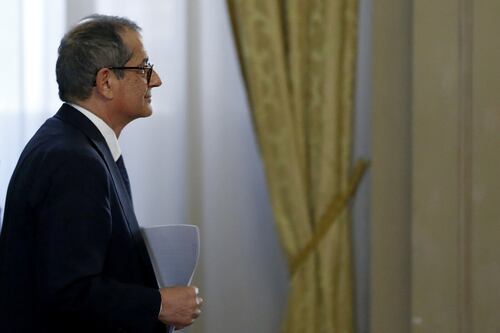 Tria non si smentisce: "L'aumento dell'Iva è confermato"
