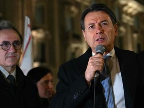Conte, ipocrisia a 5 stelle. Attacca la Casa Bianca ma va a pranzo con l'inviato di Trump