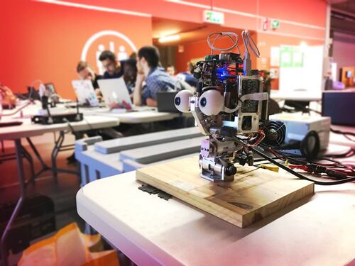 Addio operai, l'intelligenza artificiale entra alla Levis