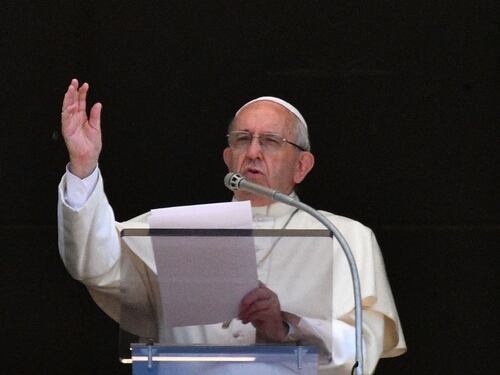 Migranti, il Papa difende l'accoglienza. Ma la cronaca dà ragione a Salvini