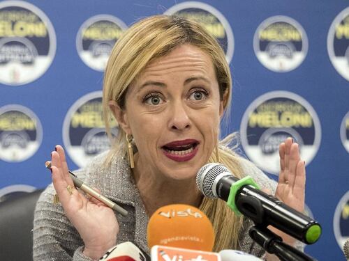 Dal coprifuoco al piano pandemico, Meloni a valanga su Speranza: sfiduciamolo