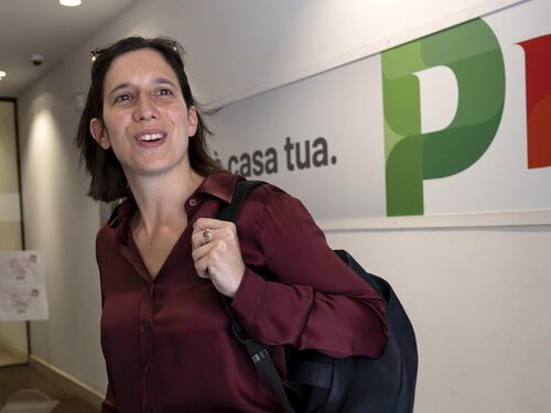Pd scoppiato: "Il partito non regge", aria di congresso per il benservito a Schlein
