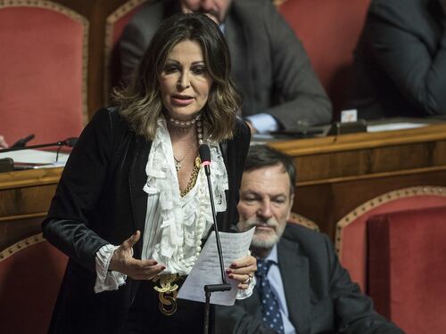 “Mina il sistema democratico”. Strumenti inutili, liberticidi ed economicidi: Santanchè a valanga contro Draghi