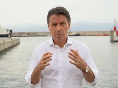 Giuseppe Conte prova a strappare Fedez alla sinistra: così si è ridotta la politica