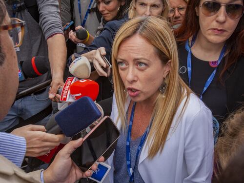 Nicola Porro infilza Enrico Letta: “L’unica ricetta del Pd è alzare le tasse”. Giorgia Meloni applaude: “Basta storielle”