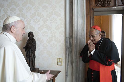 Conclave, chi è il cardinale Ranjith. L’«uomo» di Colombo che punta al dialogo (e al Soglio)