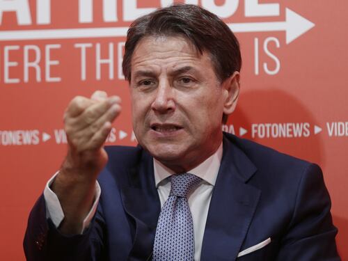Le follie del Pd: Giuseppe Conte trasformato nel Melenchon italiano