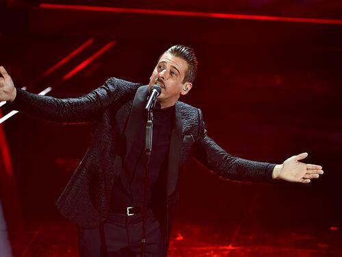 Francesco Gabbani, Le Vibrazioni e Piero Pelù in testa alla classifica di Sanremo