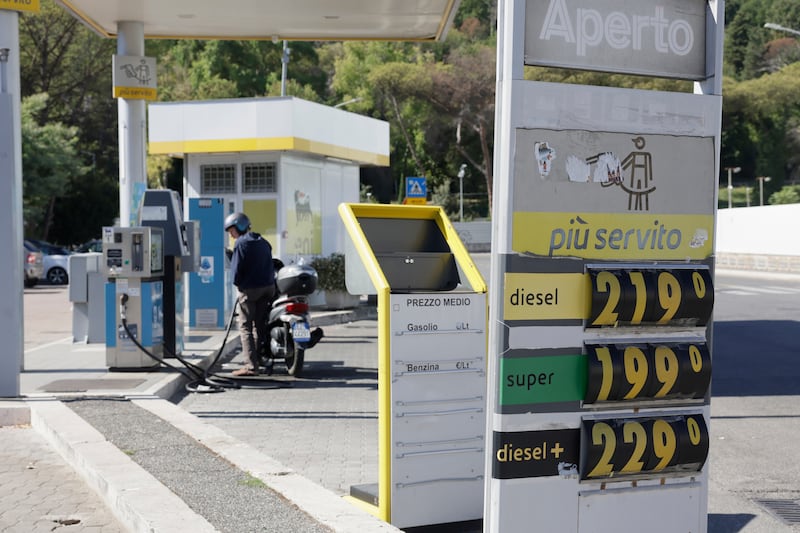 Anche Q8 fissa il tetto. Meloni ringrazia il Kuwait per aver accolto l’appello