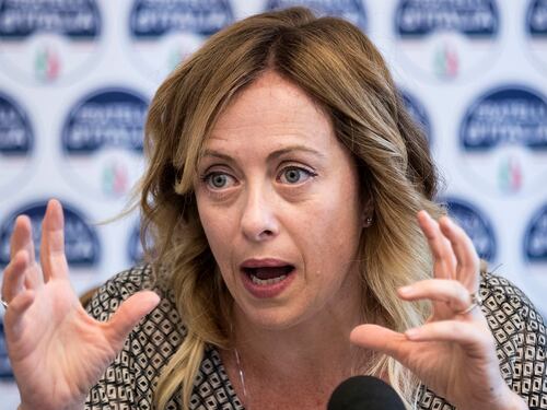 Furia Meloni: con una frase annienta Oliviero Toscani. Poi l'appello per Salvini