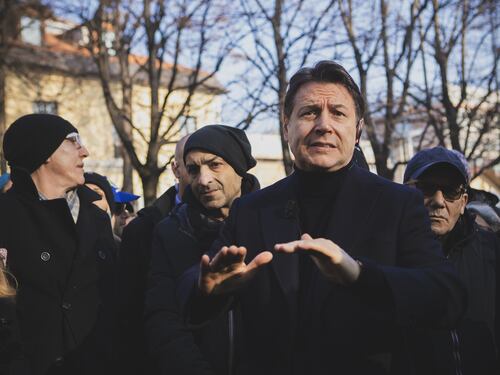 Conte incontra i beneficiari del reddito di cittadinanza. "Ti abbiamo votato, perché ce lo tolgono?"