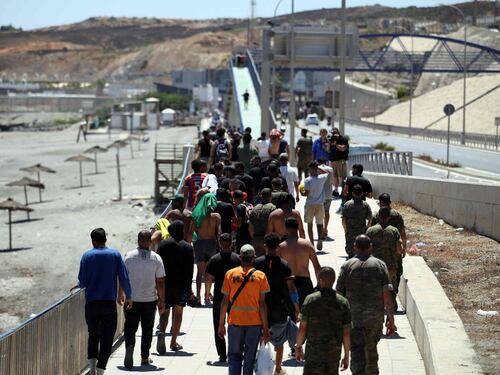 Giusta la sospensione di Schengen. Trafficanti pronti a trasferire i migranti in Europa