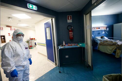 Coronavirus, i morti scendono sotto quota 300