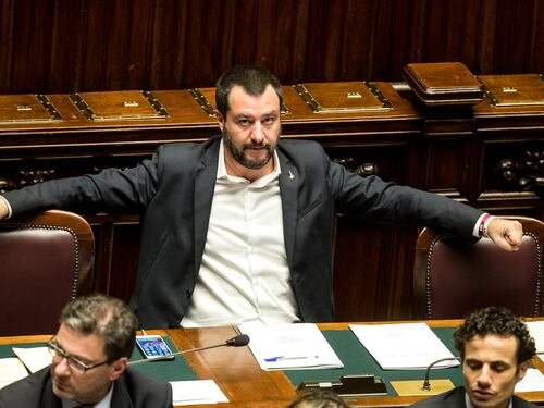 Salvini va allo scontro con l'Europa: "Non faremo alcun passo indietro"
