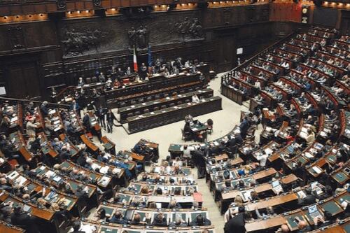 Consulenze e ricerche, partiti in rosso