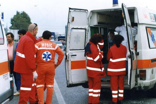 In fila sulla Colombo con la mamma, bambino muore sul ciglio della strada