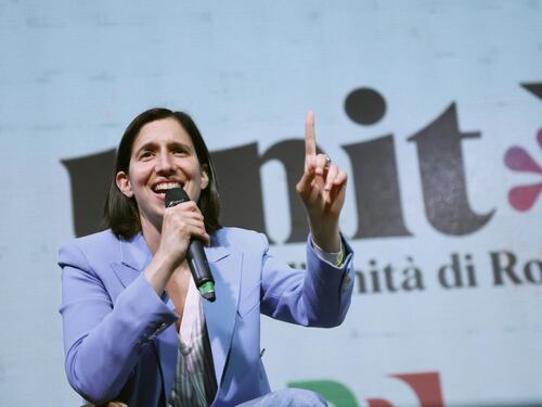 Pd mette l'asterisco e la Festa diventa dell' "Unit*". Poi il cineforum con Fanpage