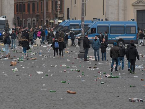 Scontro questore-Raggi sui vandali tedeschi
