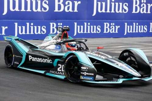 La Formula E dà spettacolo. Il più veloce è Evans su Jaguar