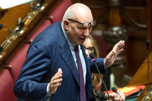 Lascia il Palazzo un politico per bene