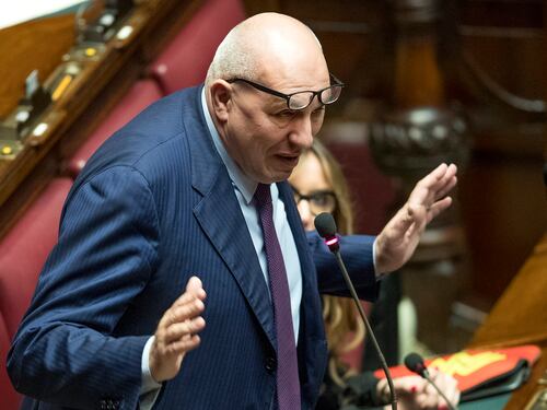 Lascia il Palazzo un politico per bene